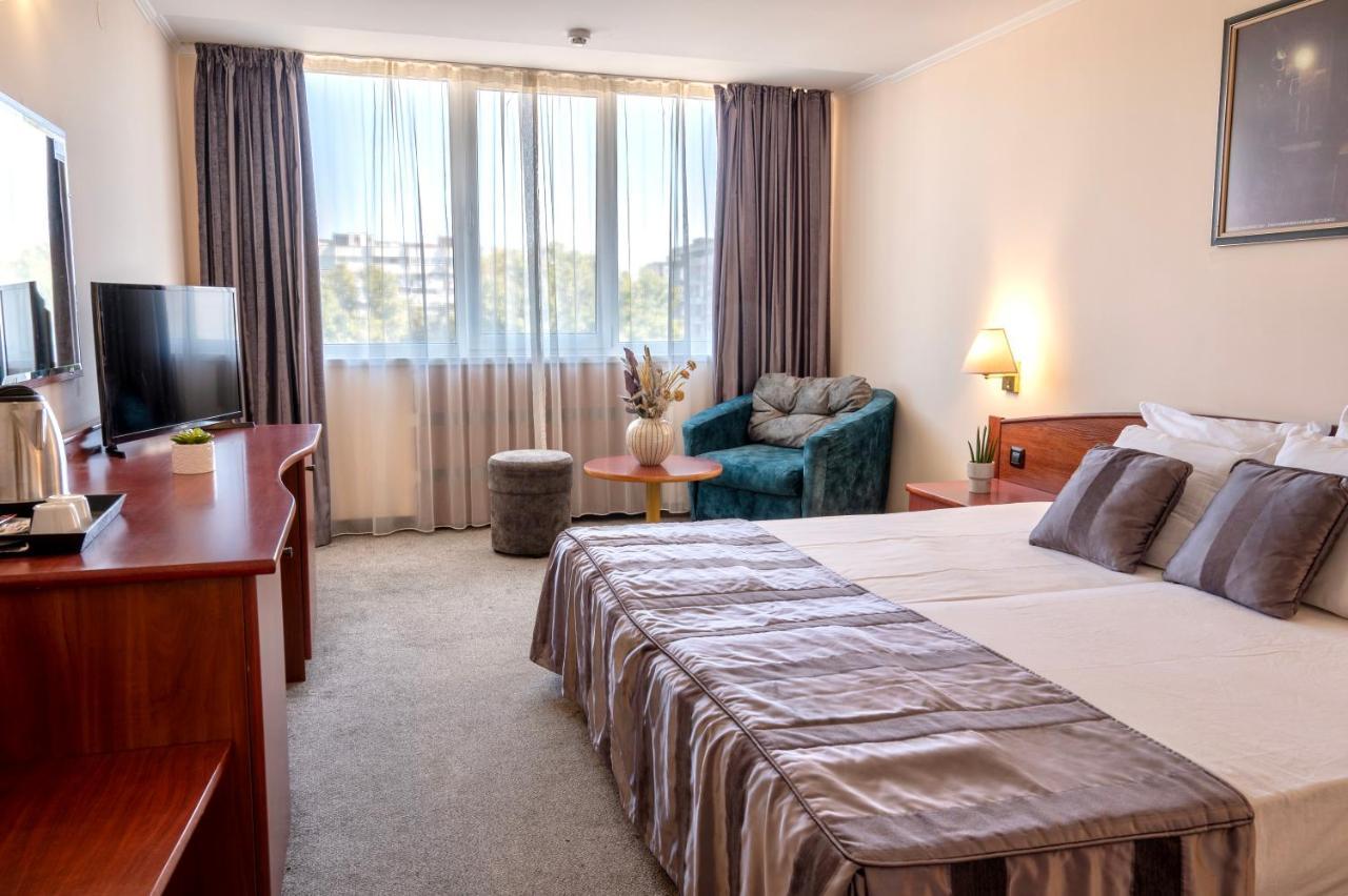 Hotel Orbita Varna Buitenkant foto