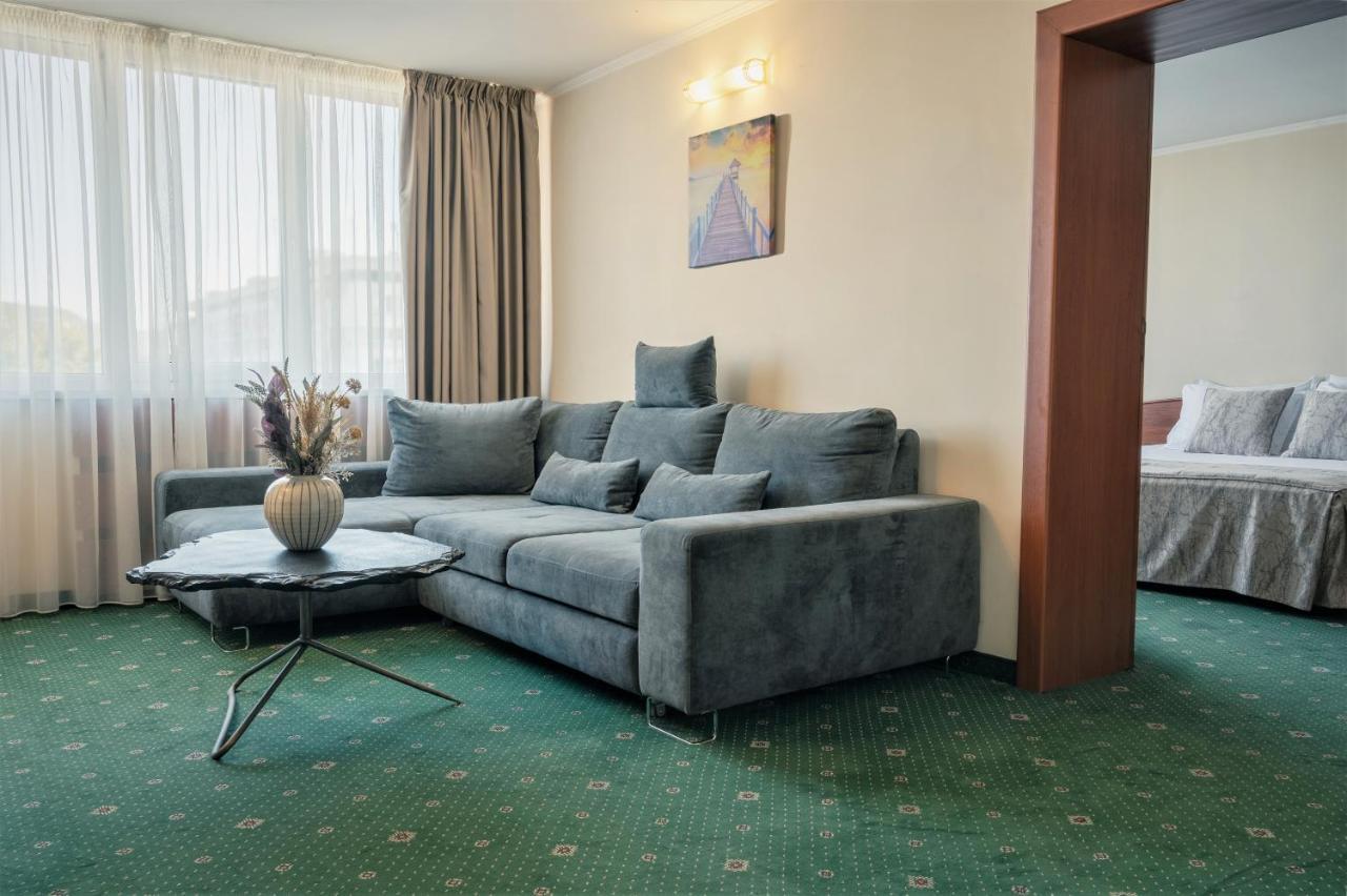 Hotel Orbita Varna Buitenkant foto