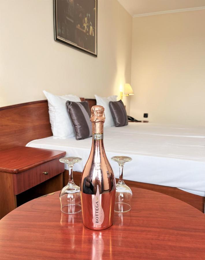 Hotel Orbita Varna Buitenkant foto