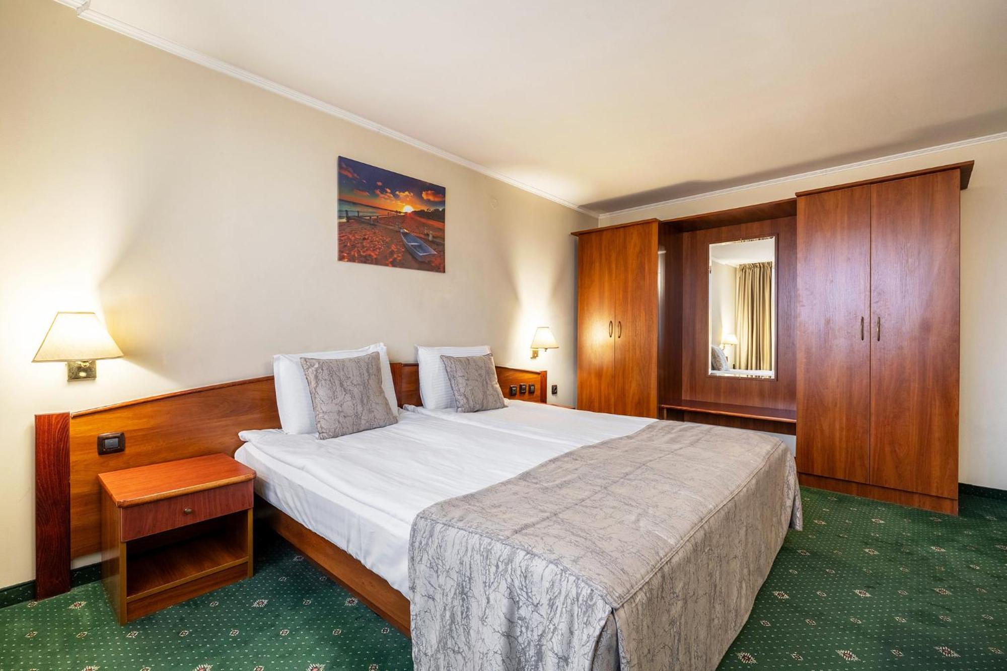 Hotel Orbita Varna Buitenkant foto