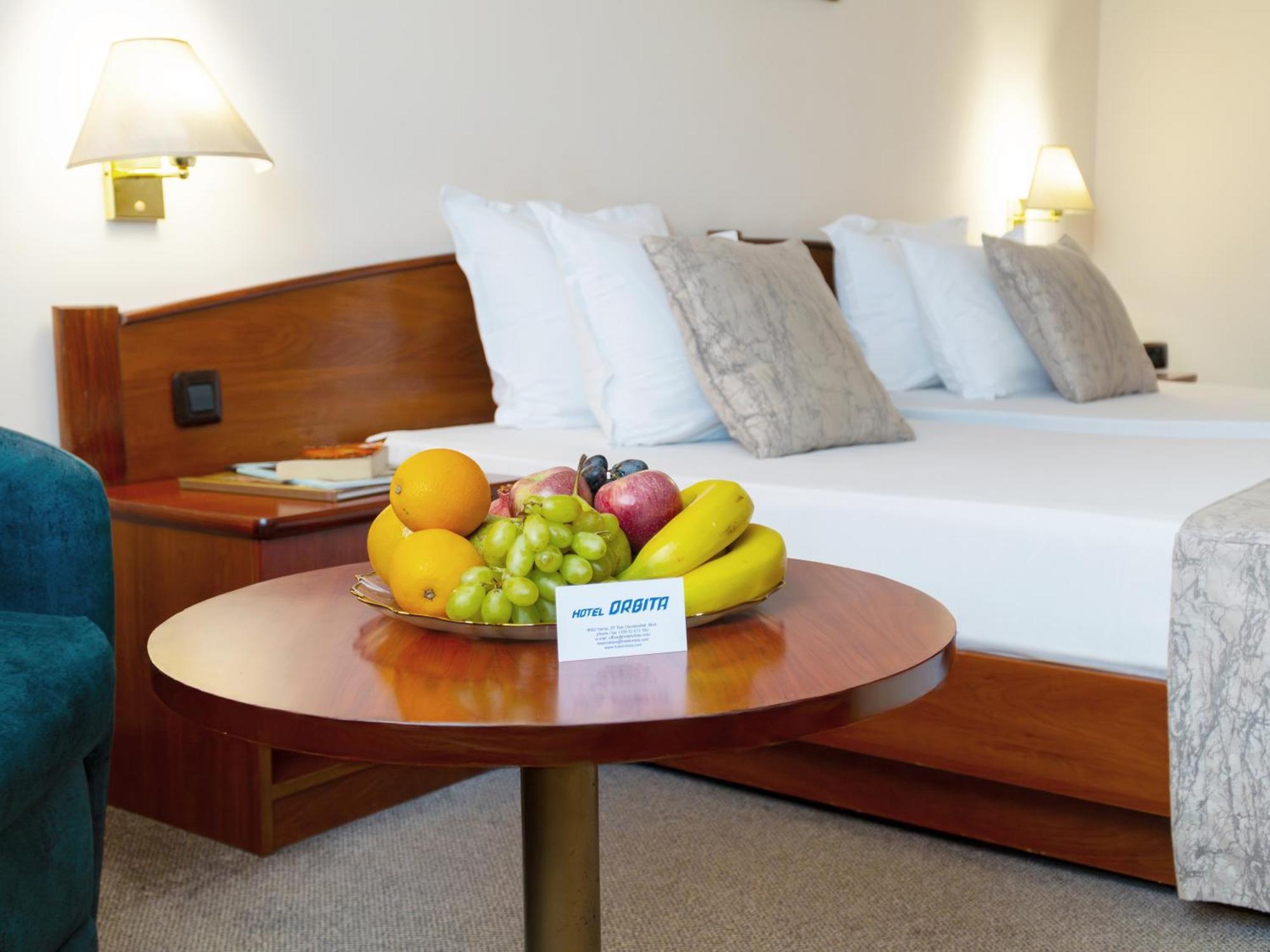 Hotel Orbita Varna Buitenkant foto